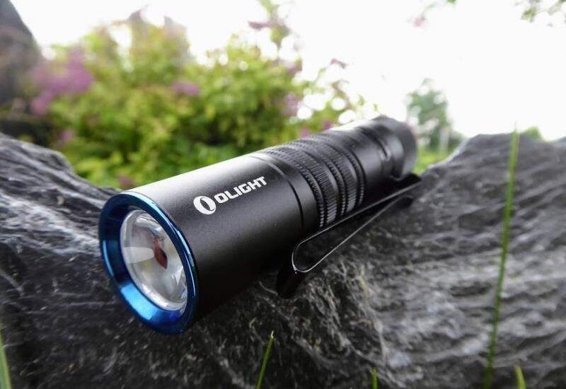 Компактный тактический фонарь Olight M1T Raider выдаёт световой поток мощностью до 500 люмен